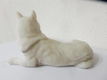 Weißer Wolf Figur liegend2